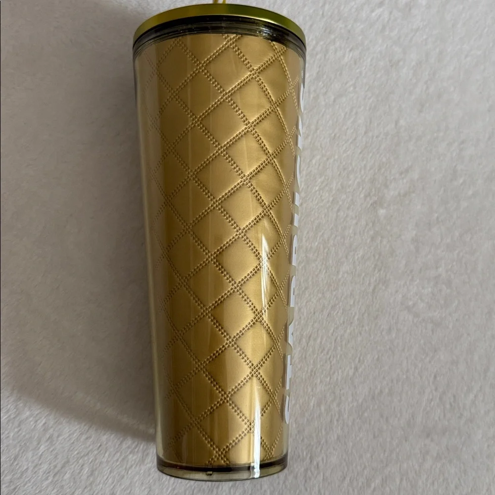 {NWT} Starbucks | Holiday 2024 Gold Quilted Metallic Venti Cold Cup Tumbler 24oz